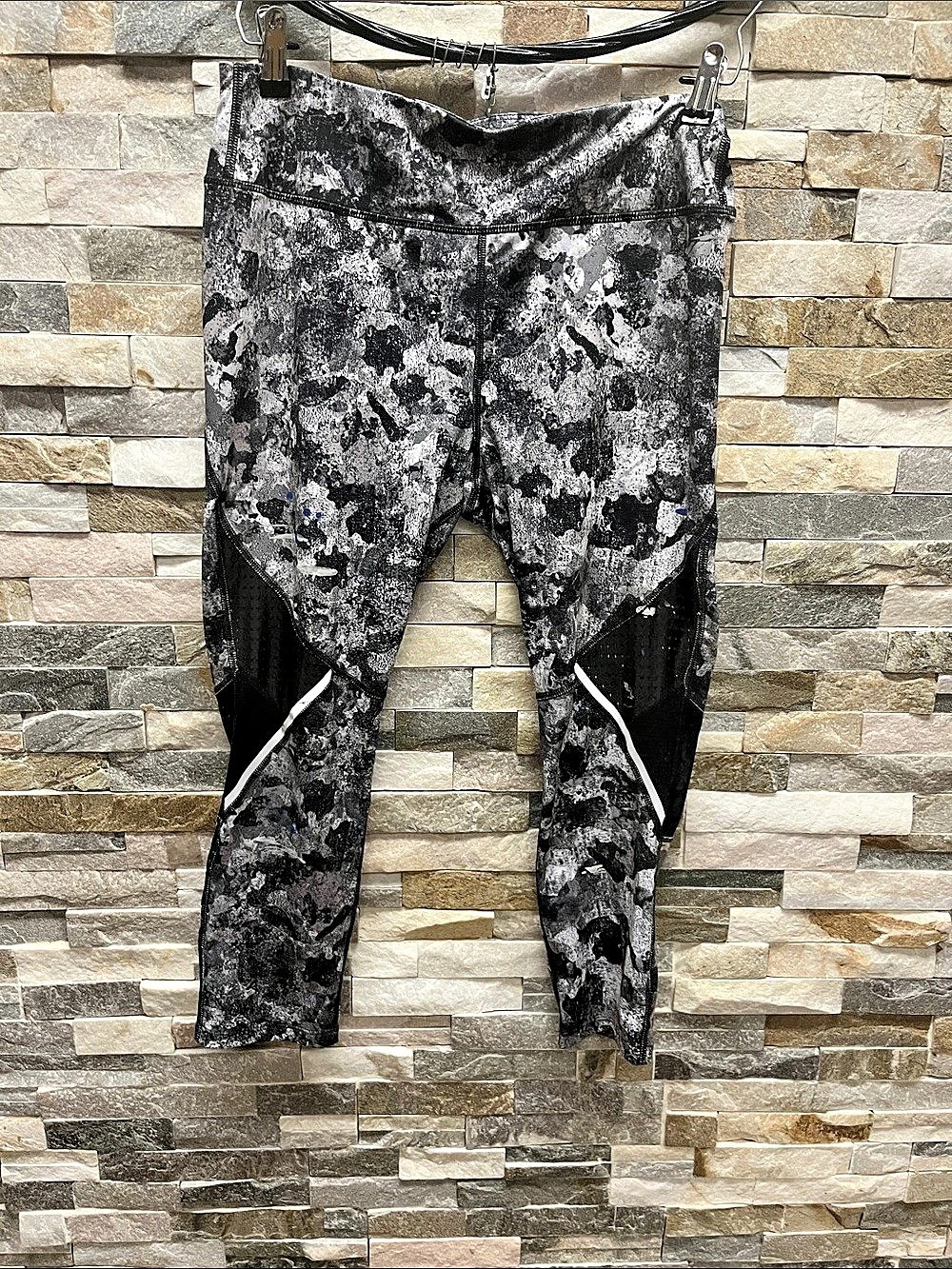 Avia Girls Camo Athletic Leggings Size 8 Like New